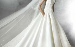 Νυφικό & πέπλο Οίκου Pronovias